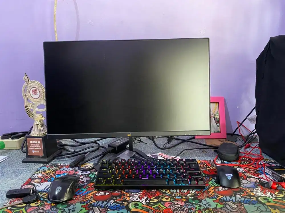 Dijual monitor beserta keyboard dan mouse