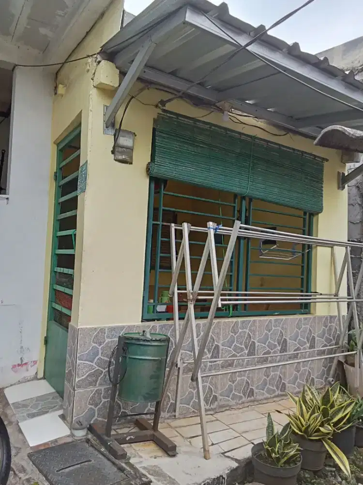 Rumah Minimalis Segitiga Emas