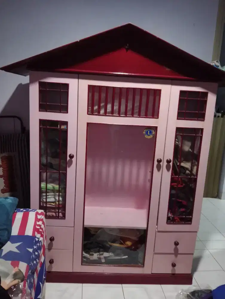 Di jual lemari bahan kayu jati