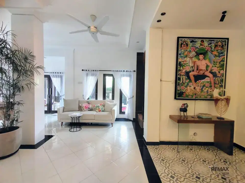 Rumah Modern 2 Lantai Disewakan, di Taman Sari Kerobokan