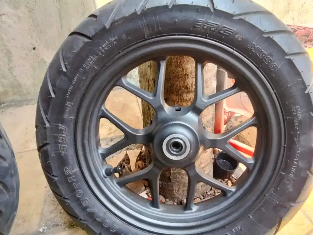 Jual pelek sama ban masih baru...buat Honda Genio atau scopy