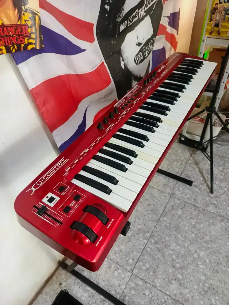 Midi Controller keyboard piano Behringer UMX610