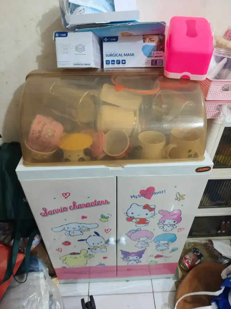 Lemari/Rak Piring Bekas Pemakaian Rumah Tangga, Mulus Like new