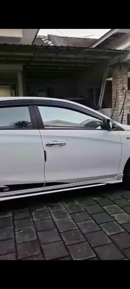Yaris GR Manual Pakaian pribadi