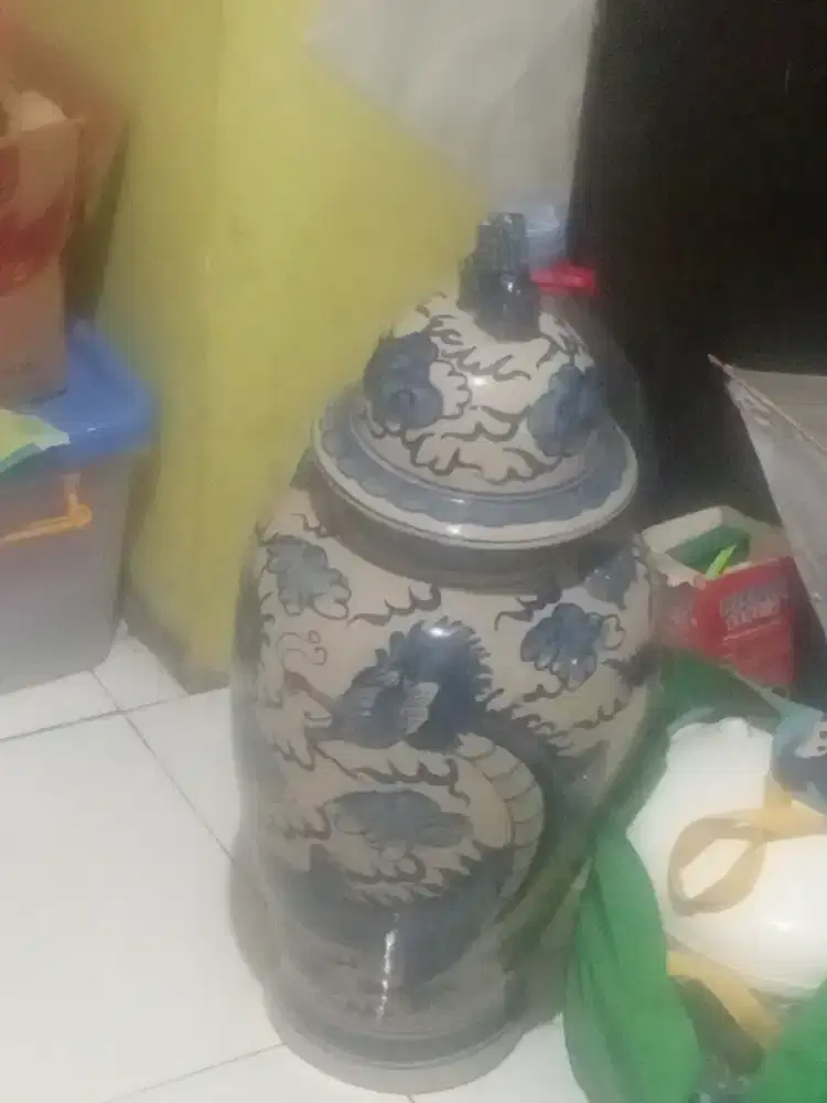 Guci antik  langka
