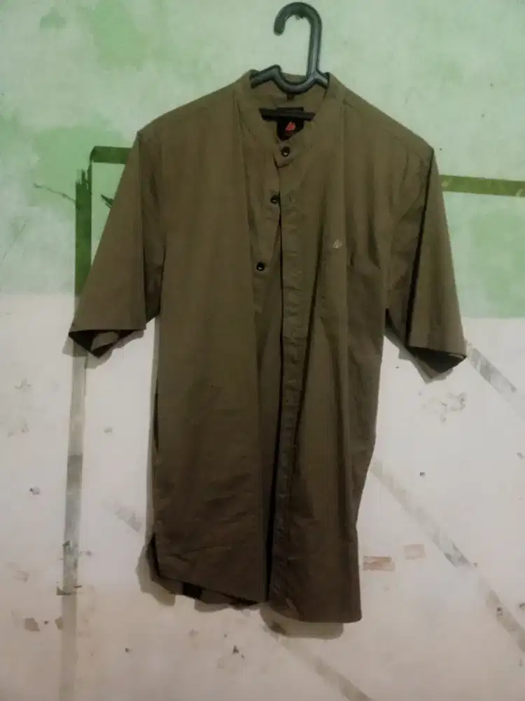 Kemeja lengan pendek
