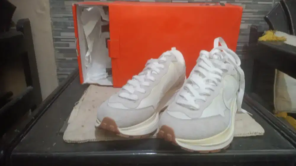 Jual Sepatu Nike Waffle Sacai Original Size : 45  Fullset Box