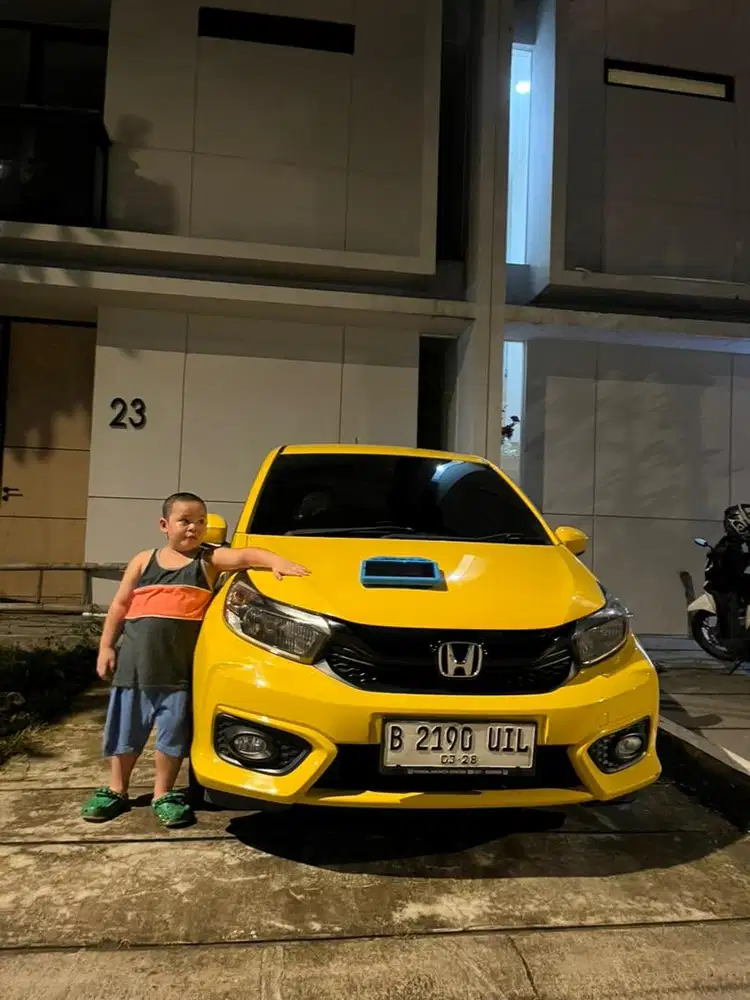 spion brio satya warna kuning