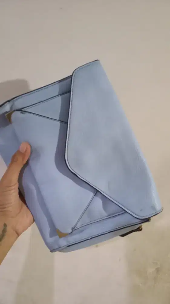 Sling biru wanita