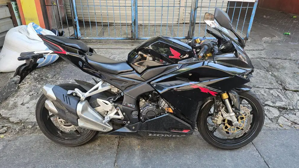 UD ENY MOTOR - Honda CBR 250 thn 2017 limit
