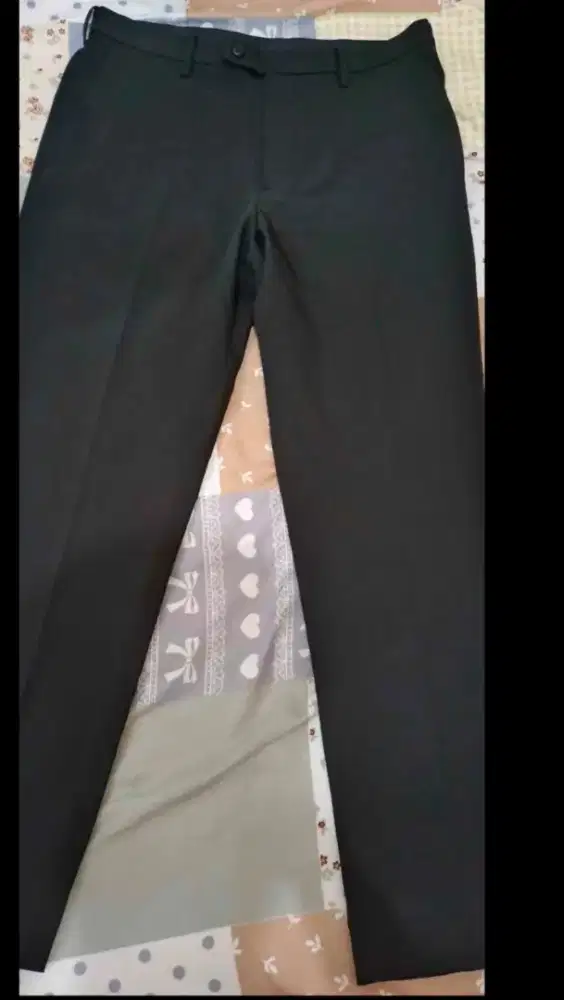 Celana dasar uniqlo
