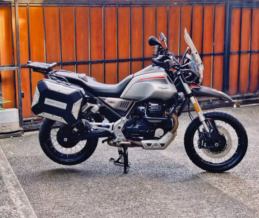 Moto Guzzi V85TT (Full Accessories, Super Terawat, Low KM)