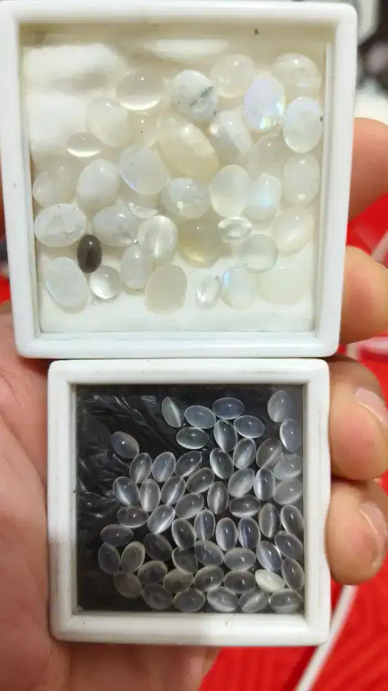 Natural moonstone (biduri bulan)