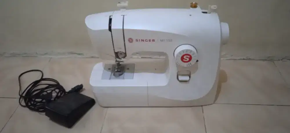 Mesin jahit  portable singer M1155