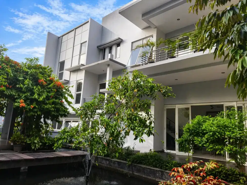 Rumah Mewah Telaga Golf BSD | LT 644 m² | Halaman Asri, 2 Kolam Ikan & Gazebo | 17 M Nego