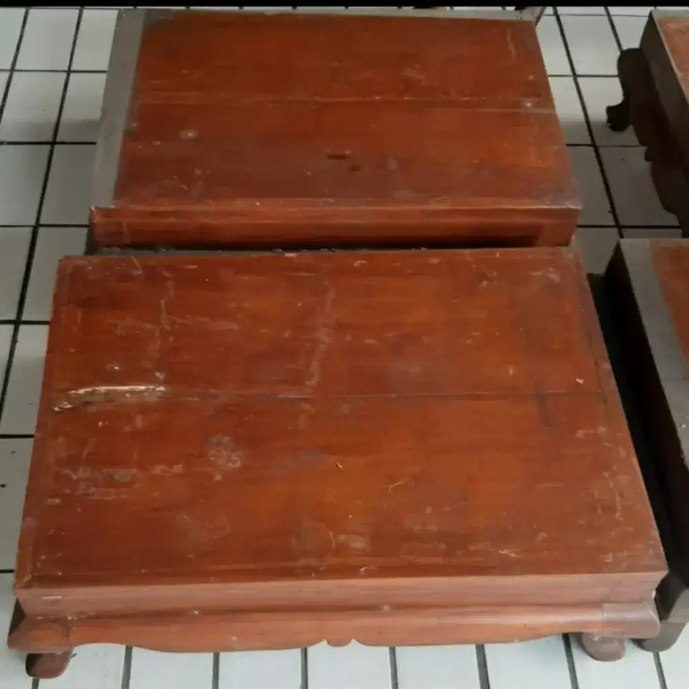 Dijual meja kondisi cukup baik