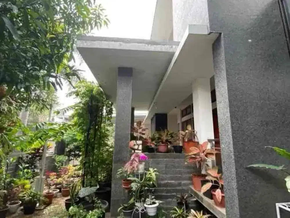 Rumah kokoh mewah di Turangga Harga nego fleksibel Dekat ke Pusat Kota Bandung sangat strategis dekat sayap Riau tol Buah batu