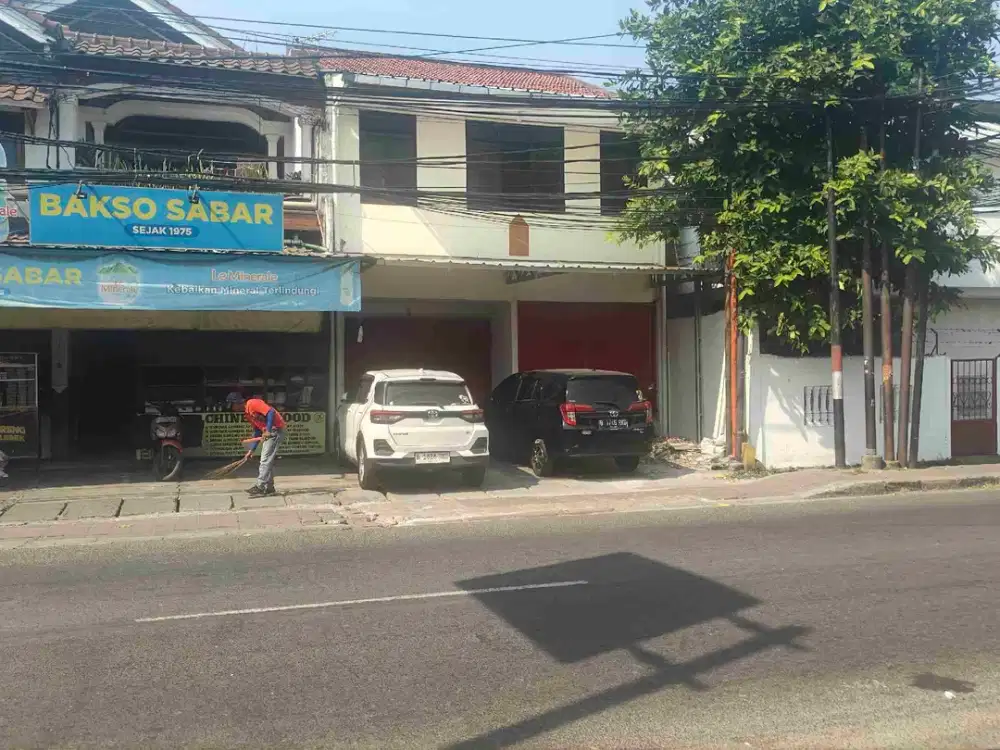 Ruko Strategis untuk bisnis, Akses 2 mobil luas, di Ciracas Jaktim