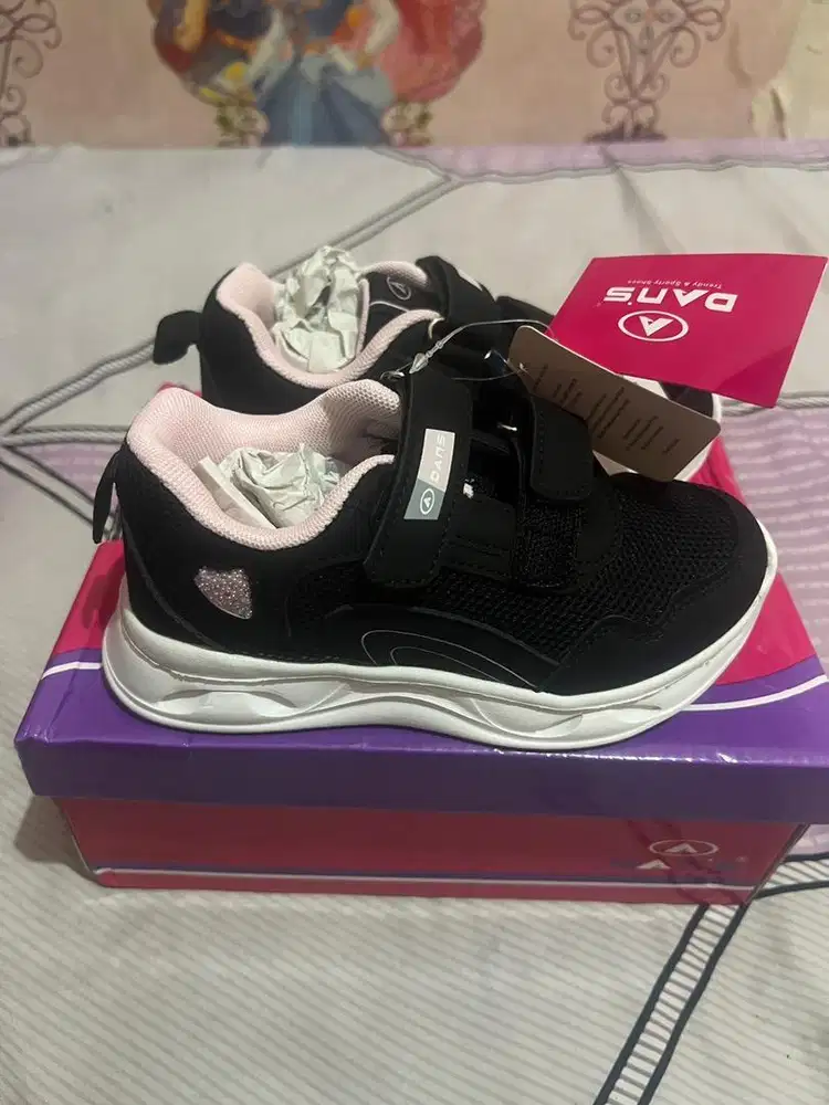 Sepatu dans luneva size 29