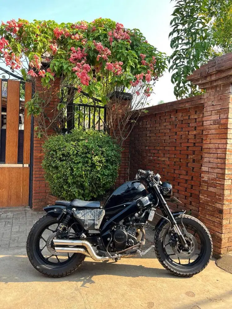 Yamahan XSR th 2022 custom Bobber