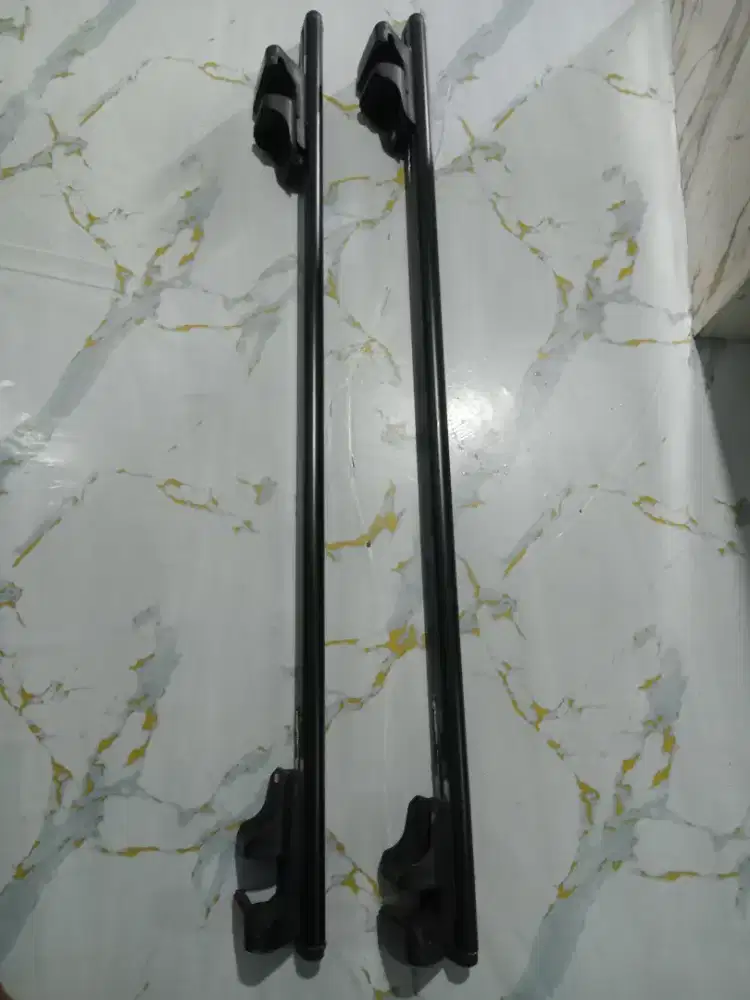 Crossbar jepit mobil