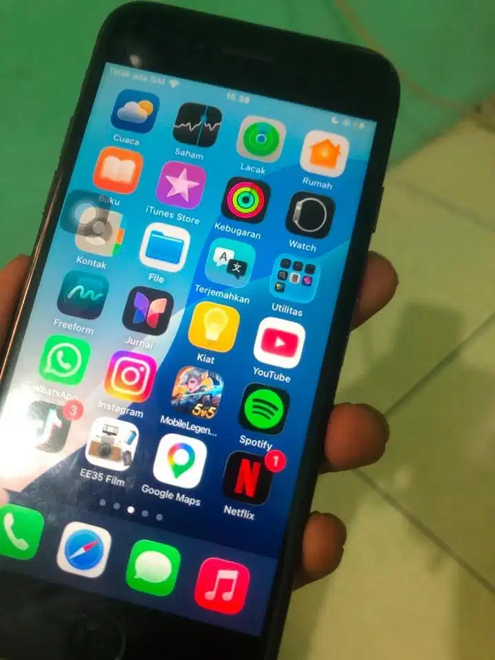 IPhone SE 2020 ( minus pemakaian)
