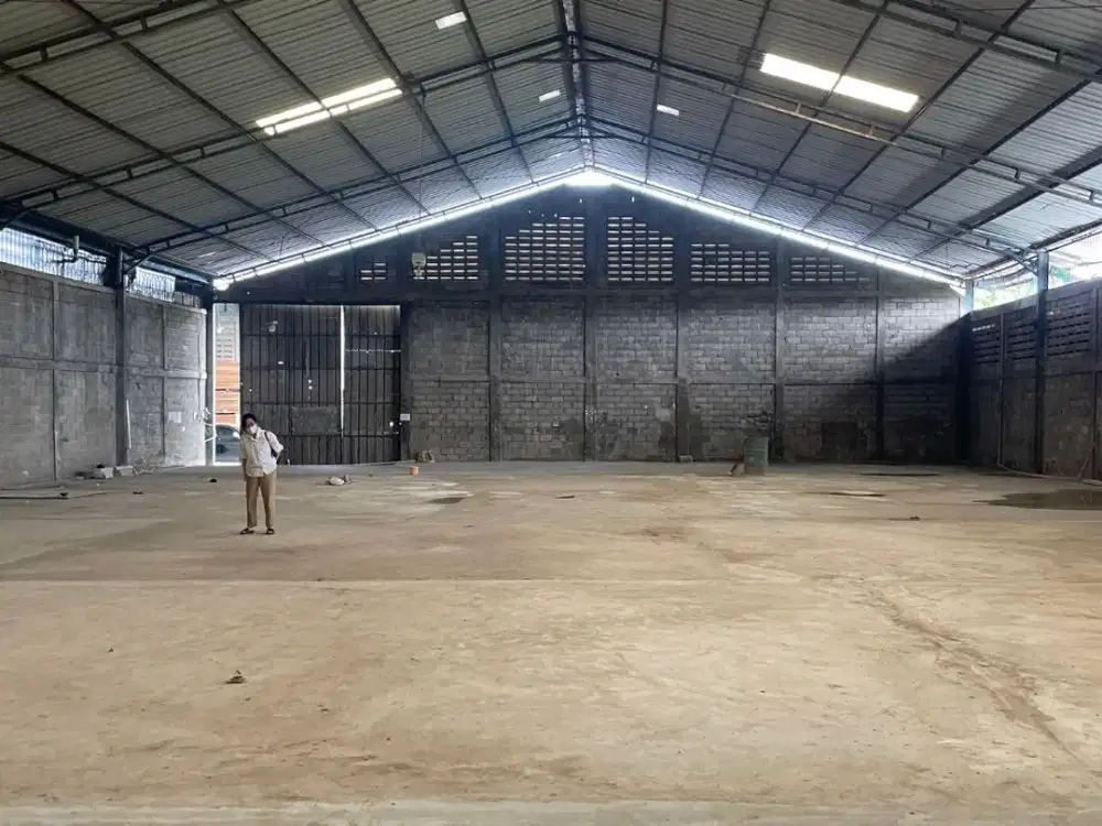 Gudang Strategis Luas 1000 M2 Disewakan di Jurumudi Baru Tangerang