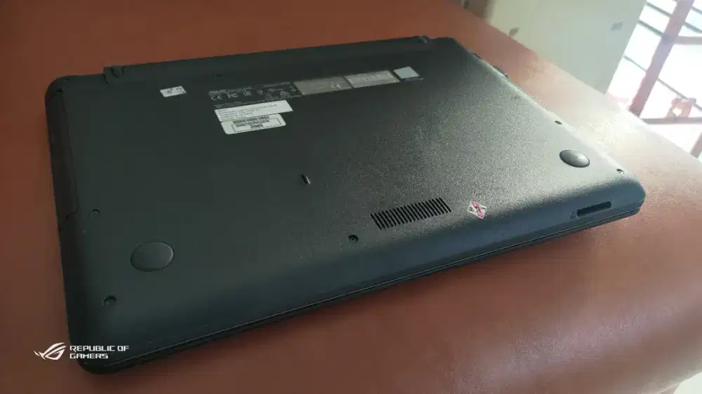 Laptop Asus X441M mulus
