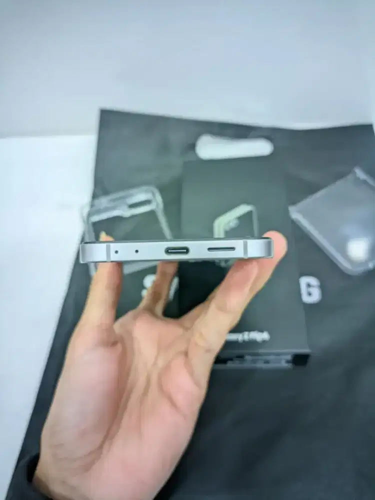 Samsung Galaxy Z Flip6 FullSet 12/256 Mulus Like New
