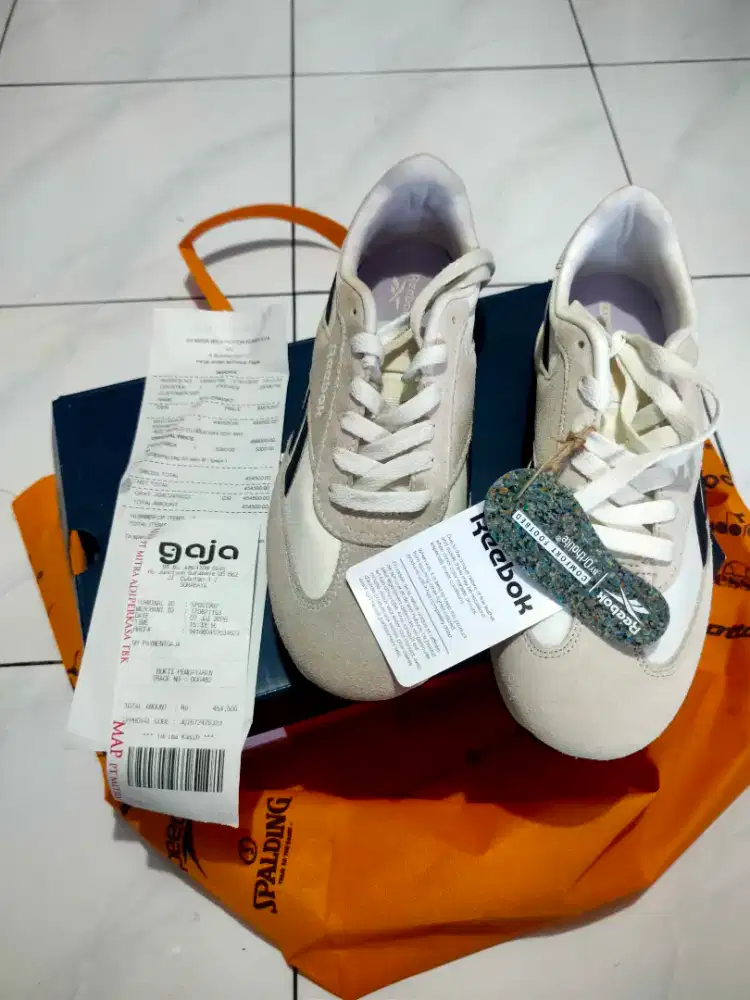 Sepatu Reebok size 38