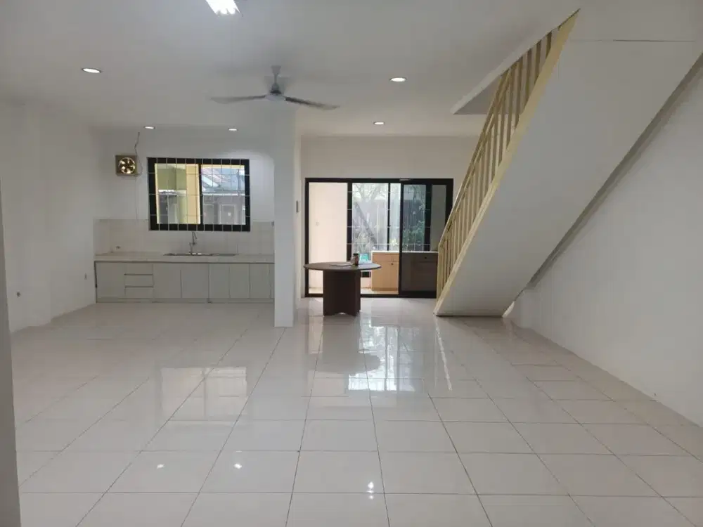 Rumah 2 Lantai di Perumahan Taman Baverly Lippo Cikarang!