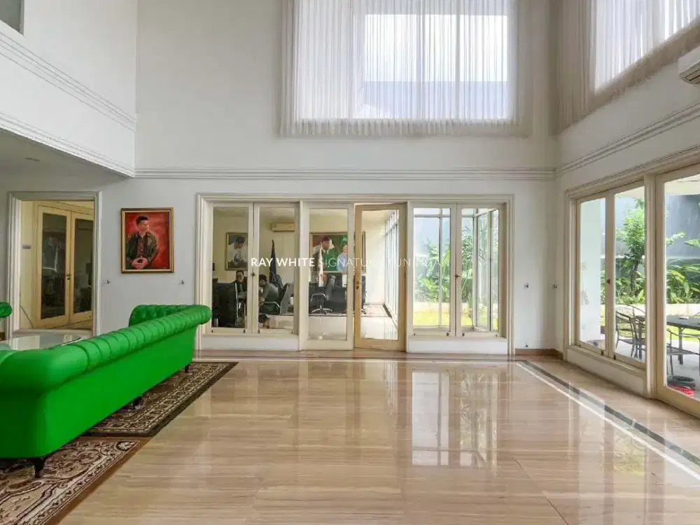 Rumah Mewah Cocok untuk dibangun sebagai Rumah Mewah atau disewakan, di Kawasan Mega Kuningan, Jakarta Selatan,