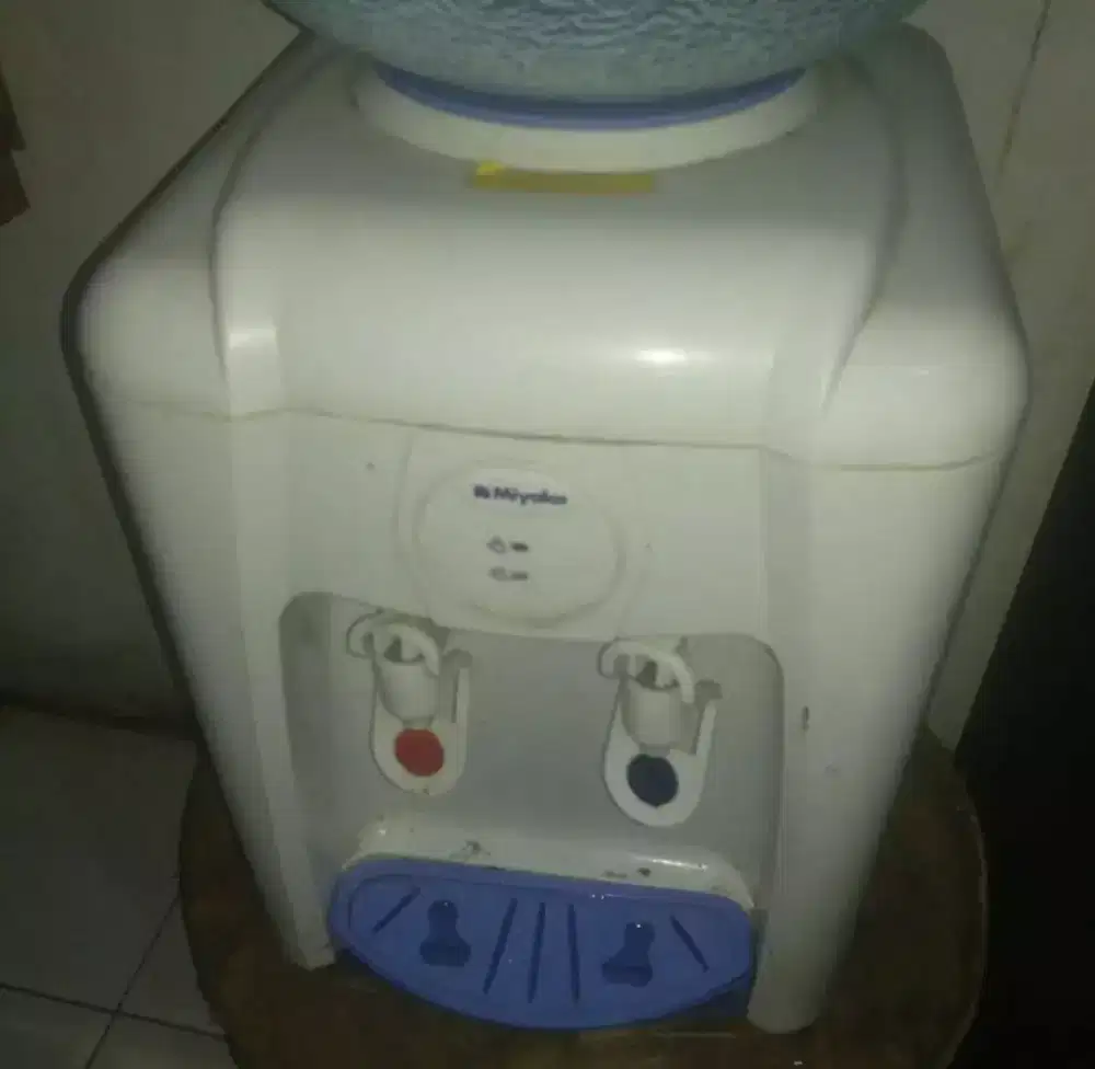 Dispenser buat minum