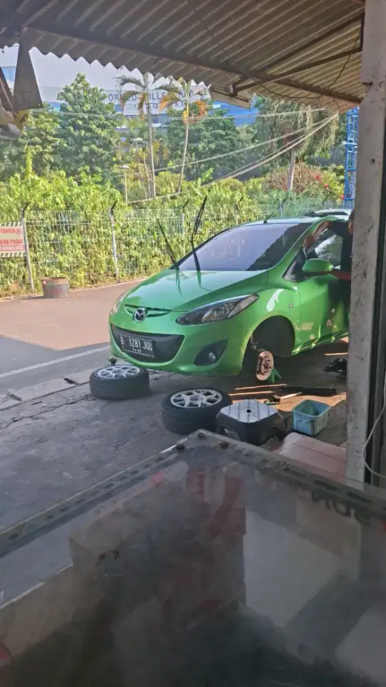 Bengkel mobil, servis ganti oli kaki kaki mobil japan