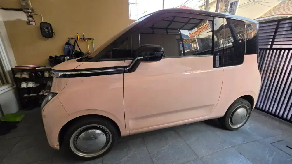 Mobil wuling airev pink