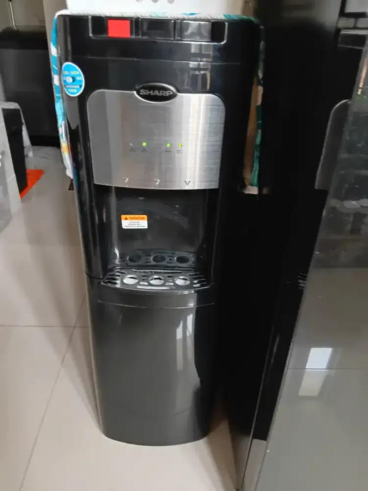 Dijual Dispenser Putih merk Sharp