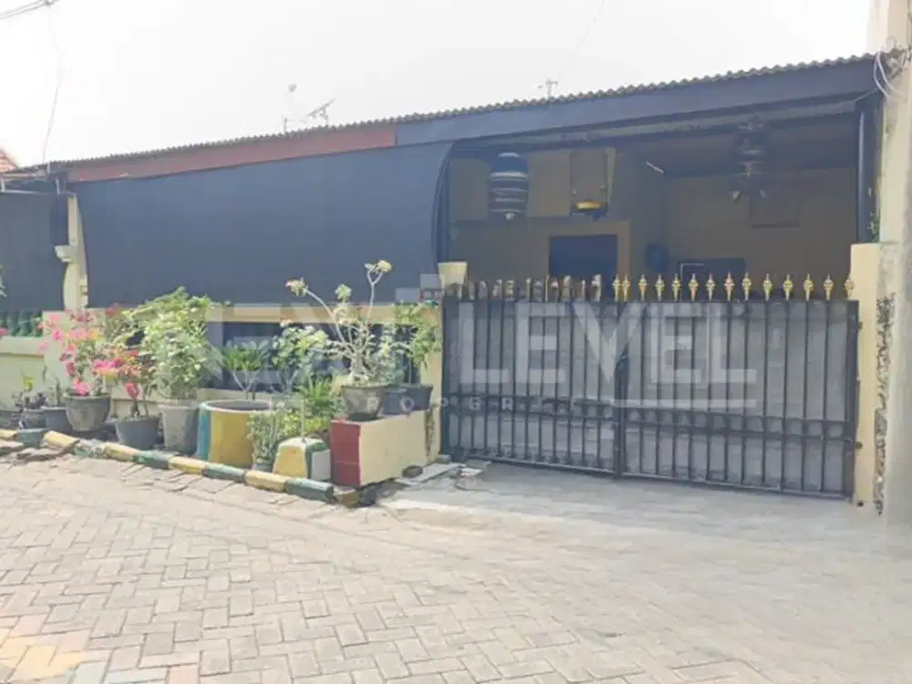 Dijual rumah di wisma lidah kulon (KT)