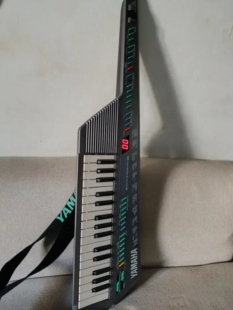 Keytar Vintage Synthesizer Yamaha SHS-10 SHS10 midi controller roland