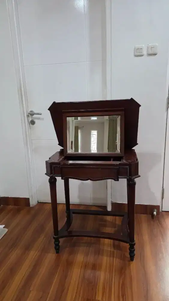 Meja Rias Lipat Kayu