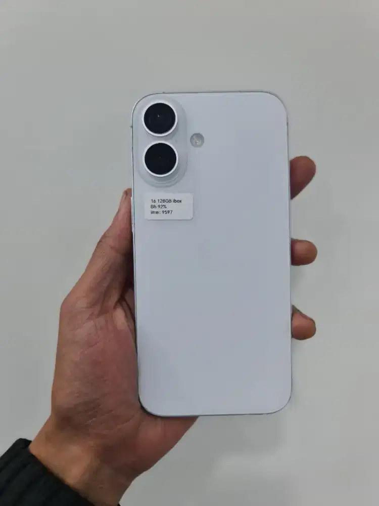 Iphone 16 128 GB resmi Ibox Fullset ada mines