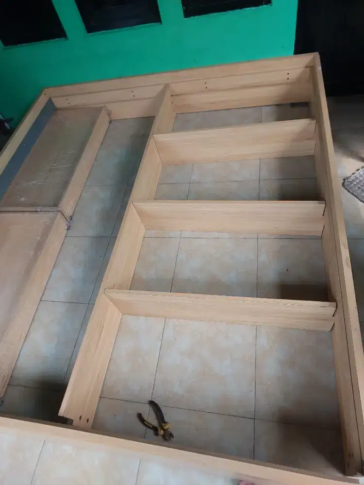Dipan kasur minimalis
