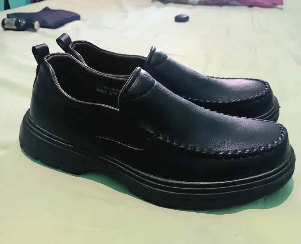 Sepatu formal fladeo 39