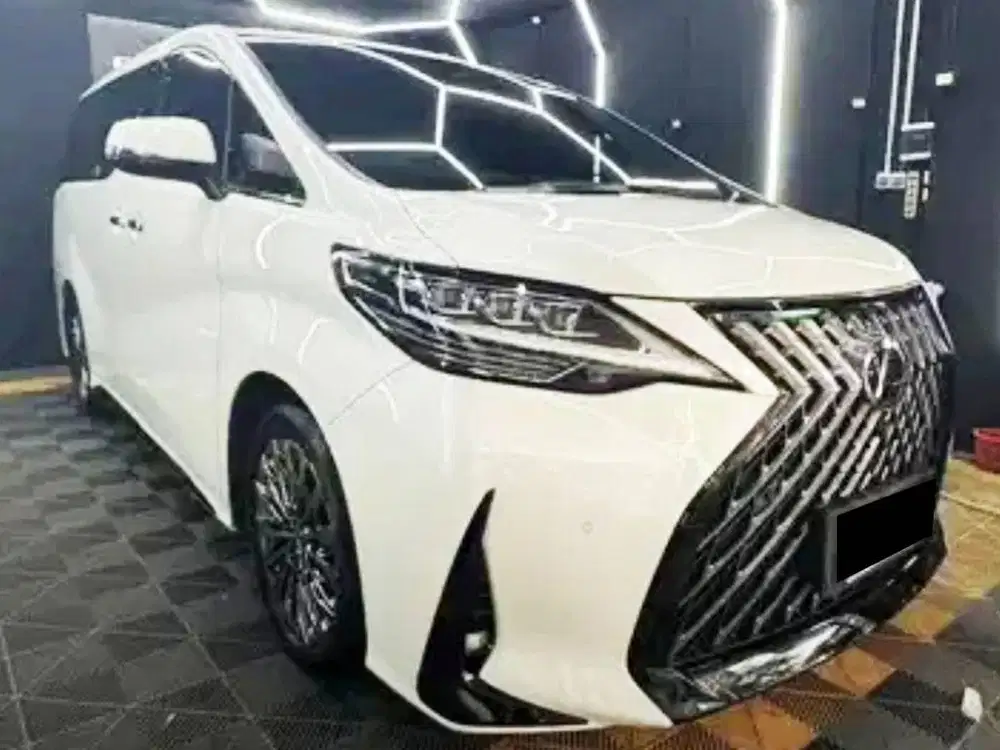 {Royal Lounge} Lexus LM 350 4 Seat Like New Perfect Condition 30 rb Km