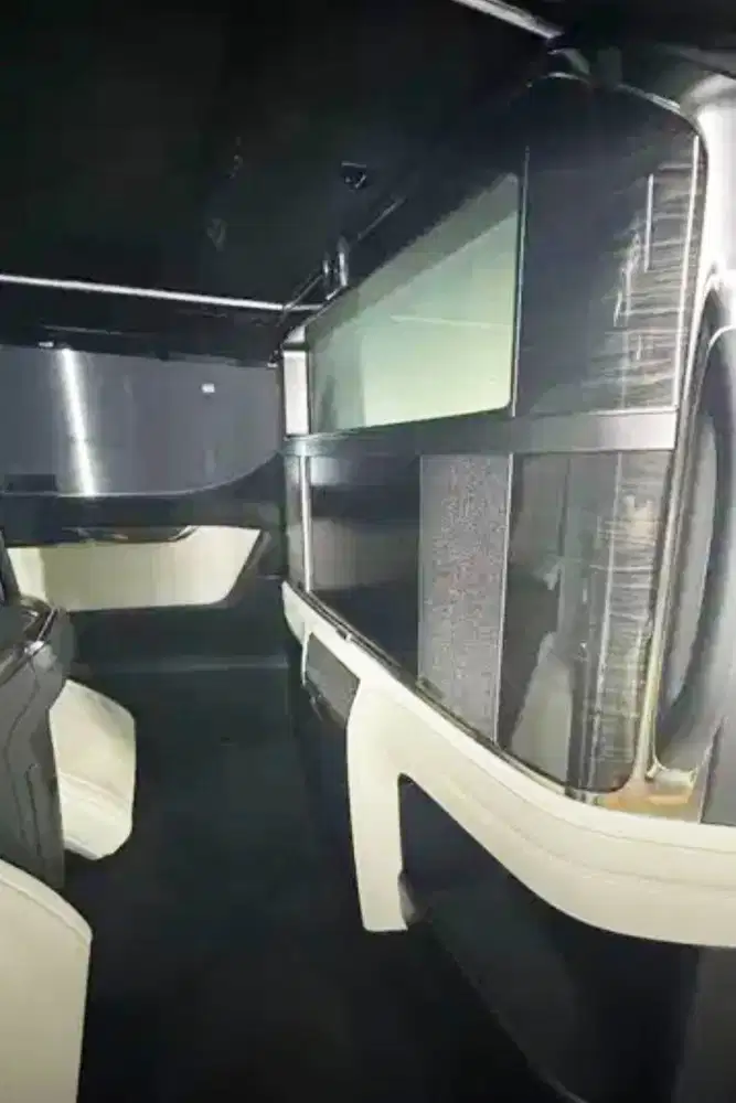 {Royal Lounge} Lexus LM 350 4 Seat Like New Perfect Condition 30 rb Km