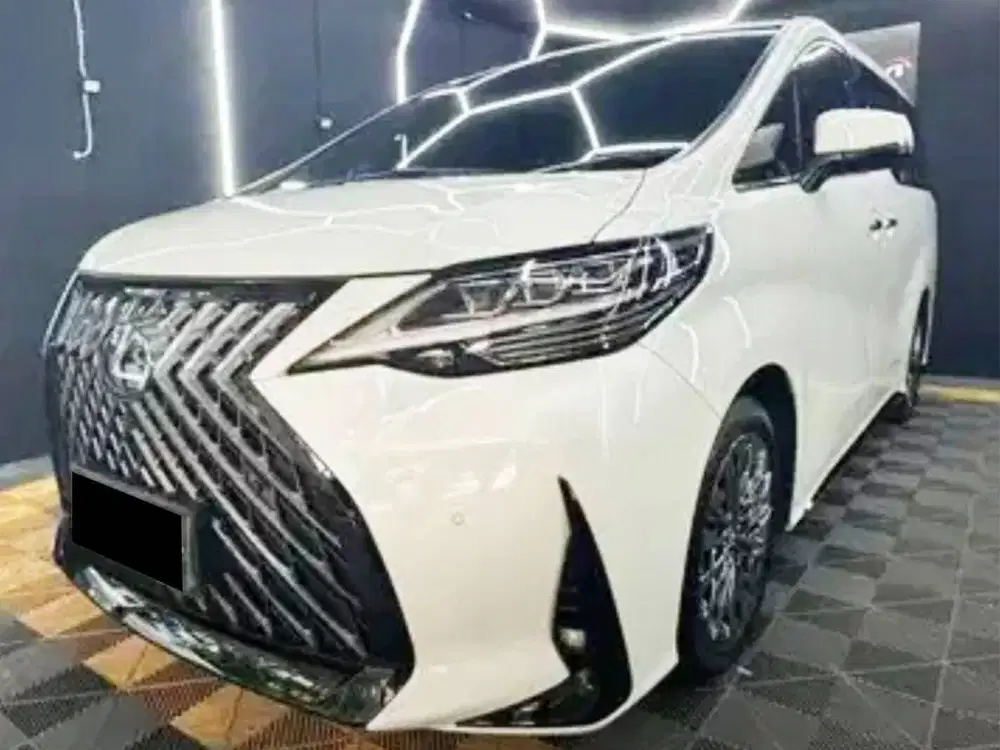 {Royal Lounge} Lexus LM 350 4 Seat Like New Perfect Condition 30 rb Km