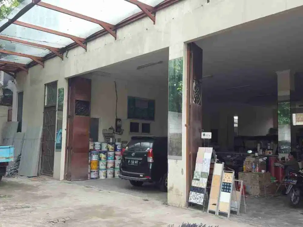 Lokasi Komersial! Rumah 2 Lantai Semi Furnished Pinggir Jalan Utama Bekasi Utara