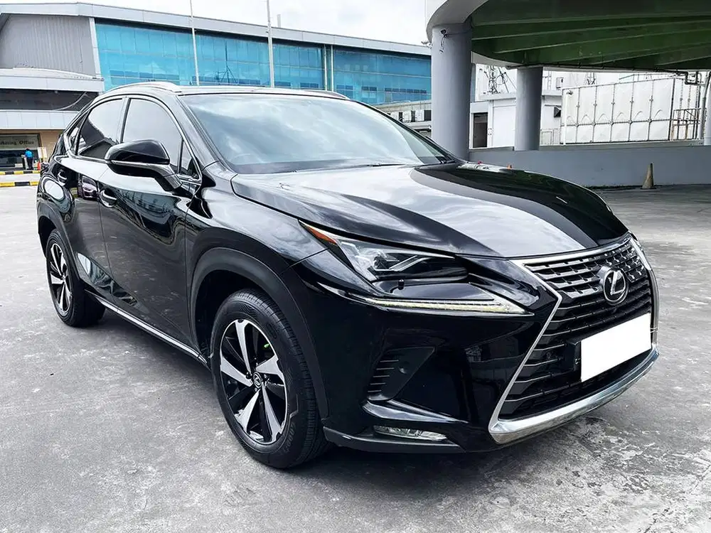 {CASH} 2018 Lexus NX300t TURBO (350N.m) Black on Red Edition Like New
