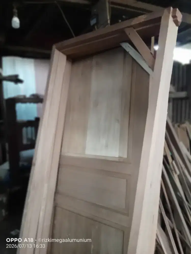 Kusen+pintu kamper
