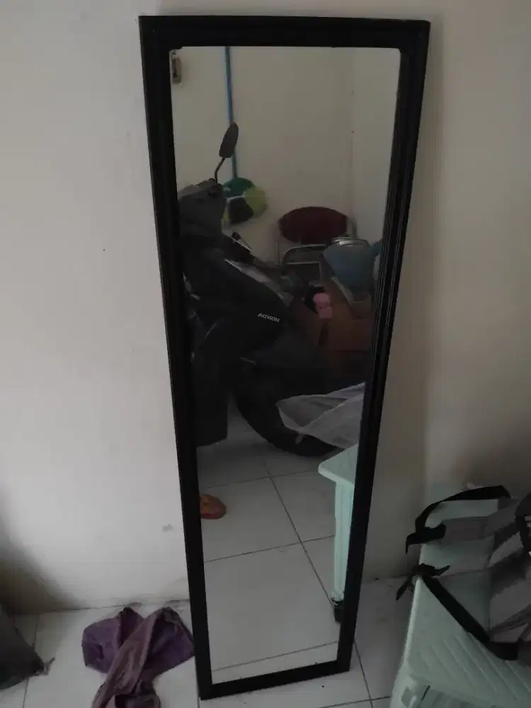 Cermin AZKO tanpa kaki,,kondisi cermin masih bagus