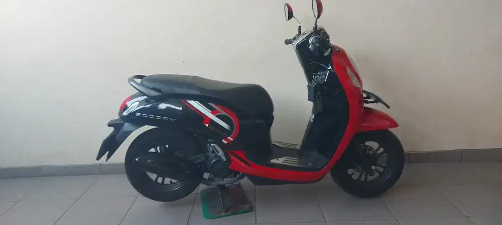 Honda scoopy idling stop tahun 2024 B DKI pajak panjang mulus gres